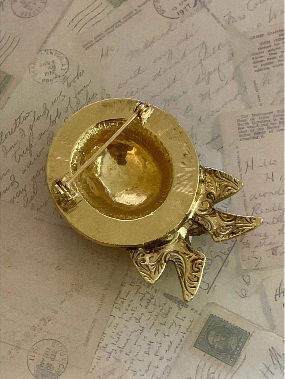 Vintage 1928 Charming Gold-Tone Straw Hat Brooch with Pink Roses & Pearl Accent